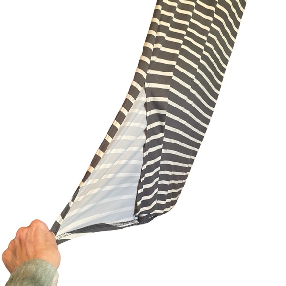 Beach by Exist sleeveless Maxi/ v-neck-lace-up detail at the front-Size Medium - Picture 2 of 8